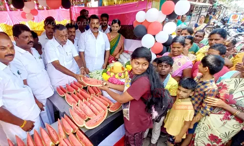 அதியமான்கோட்டையில்அ.தி.மு.க. சார்பில் தண்ணீர் பந்தல் திறப்பு