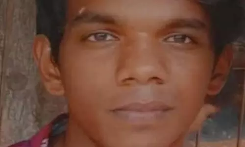 ஜேடர்பாளையம் படுகை அணையில் மூழ்கி கல்லூரி மாணவர் சாவு-நண்பர்களுடன் குளித்தபோது பரிதாபம்