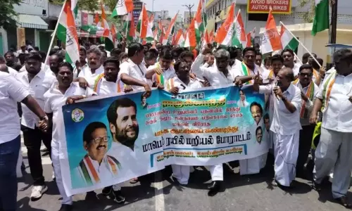 காஞ்சீபுரத்தில் ரெயில் மறியல் போராட்டத்தில் ஈடுபட முயன்ற காங்கிரஸ் கட்சியினர் 102 பேர் கைது காஞ்சீபுரத்தில் ரெயில் மறியல் போராட்டத்தில் ஈடுபட முயன்ற காங்கிரஸ் கட்சியினர் 102 பேர் கைது