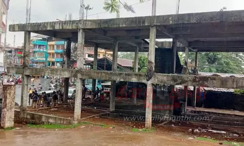 வணிக வளாகத்தை விரைவில் கட்டி முடித்து வாடகைக்கு விட வேண்டும் வணிக வளாகத்தை விரைவில் கட்டி முடித்து வாடகைக்கு விட வேண்டும்