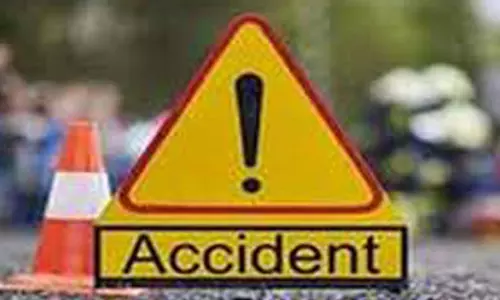 கார்-ஆட்டோ மோதல்; டிரைவர் சாவு கார்-ஆட்டோ மோதல்; டிரைவர் சாவு