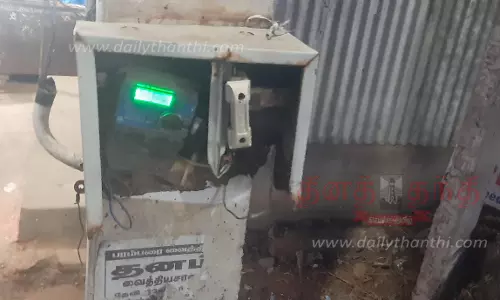 சேதமடைந்த மின்சாதன பெட்டியை மாற்ற வேண்டும்