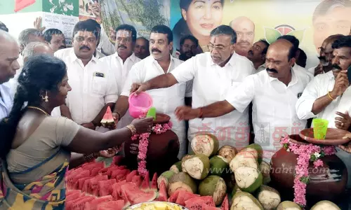 இண்டூரில்அ.தி.மு.க. சார்பில் தண்ணீர் பந்தல்முன்னாள் அமைச்சர் கே.பி.அன்பழகன் திறந்து வைத்தார்