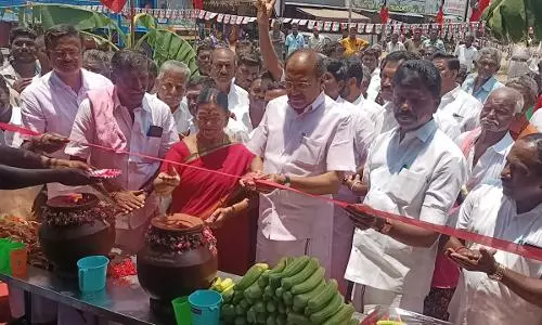 அ.தி.மு.க. சார்பில் நீர்மோர் பந்தல் திறப்பு விழா-முன்னாள் அமைச்சர்கள் தங்கமணி, சரோஜா பங்கேற்பு