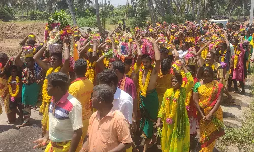 நாமகிரிப்பேட்டை அருகே மாரியம்மன் கோவில் திருவிழா-பக்தர்கள் பால்குடம் எடுத்து ஊர்வலம்