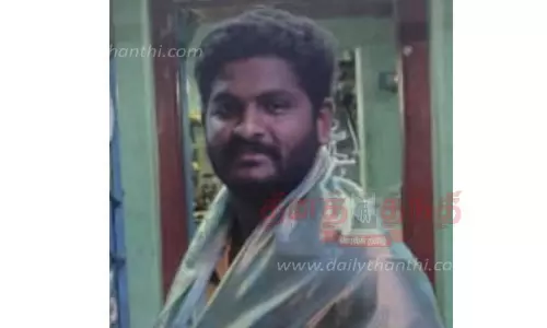 நெல் அறுவடை எந்திரம் மோதி போலீஸ்காரர் சாவு