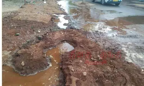 குழாய்கள் உடைப்பு; மின்மோட்டார் பழுது: திருநகரில் 30 நாட்களாக குடிநீர் கிடைக்காமல் பொதுமக்கள் அவதி குழாய்கள் உடைப்பு; மின்மோட்டார் பழுது: திருநகரில் 30 நாட்களாக குடிநீர் கிடைக்காமல் பொதுமக்கள் அவதி