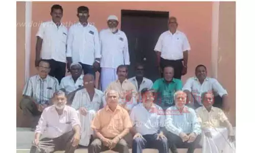 46 ஆண்டுக்கு பிறகு முன்னாள் மாணவர்கள் சந்திப்பு 46 ஆண்டுக்கு பிறகு முன்னாள் மாணவர்கள் சந்திப்பு