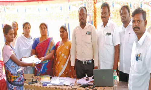 ஒரக்காடு ஊராட்சியில் பழங்குடியினருக்கு சிறப்பு குறைதீர்க்கும் முகாம்