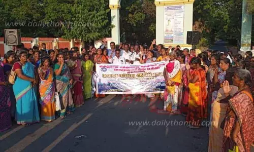 சத்துணவு ஊழியர் சங்கத்தினர் ஆர்ப்பாட்டம்