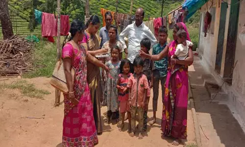 வால்பாறை தாலுகாவில் பள்ளி செல்லா குழந்தைகள் கணக்கெடுப்பு பணி தொடங்கியது வால்பாறை தாலுகாவில் பள்ளி செல்லா குழந்தைகள் கணக்கெடுப்பு பணி தொடங்கியது