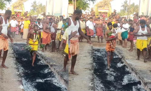 தீ மிதித்த பக்தர்கள்