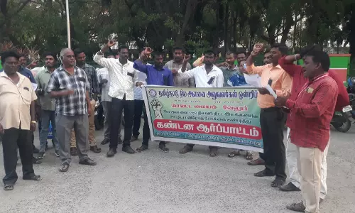 நில அளவை அலுவலர்கள் ஆர்ப்பாட்டம்