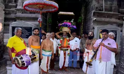 ஸ்ரீவில்லிபுத்தூர் ஆண்டாளுக்கு அணிவித்த பட்டு வஸ்திரம் ஸ்ரீரங்கம் சென்றது