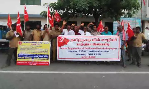 மின் ஊழியர் மத்திய அமைப்பினர் ஆர்ப்பாட்டம் மின் ஊழியர் மத்திய அமைப்பினர் ஆர்ப்பாட்டம்