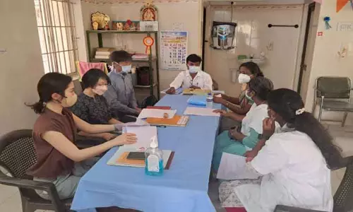 குடல் புற்றுநோய் குறித்து நெகமம் ஆரம்ப சுகாதார நிலையத்தில் ஜப்பான் மருத்துவ குழுவினர் ஆலோசனை