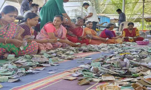 ஆனைமலை மாசாணியம்மன் கோவிலில் ரூ.56½ லட்சம் உண்டியல் காணிக்கை ஆனைமலை மாசாணியம்மன் கோவிலில் ரூ.56½ லட்சம் உண்டியல் காணிக்கை