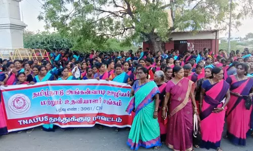 அங்கன்வாடி ஊழியர், உதவியாளர்கள் தர்ணா போராட்டம்