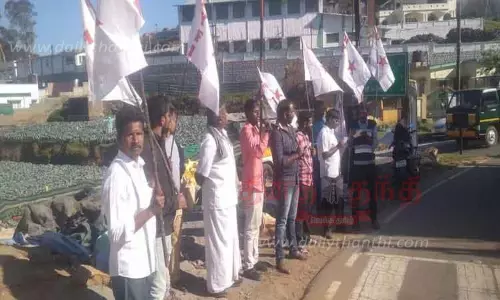 இந்திய ஜனநாயக வாலிபர் சங்கத்தினர் ஆர்ப்பாட்டம்