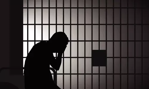 கூட்டுறவு வங்கியில் பணம் கையாடல்:முன்னாள் காசாளருக்கு 2 ஆண்டு சிறை