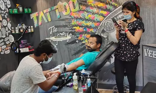 டாட்டூ-இளைஞர்களின் பச்சைகுத்தும் மோகம் டாட்டூ-இளைஞர்களின் பச்சைகுத்தும் மோகம்