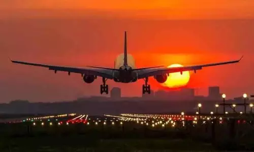 டெல்லியில் இருந்து புறப்பட்டபோது போலியான எச்சரிக்கையால் மீண்டும் திரும்பி வந்த விமானம்..! டெல்லியில் இருந்து புறப்பட்டபோது போலியான எச்சரிக்கையால் மீண்டும் திரும்பி வந்த விமானம்..!