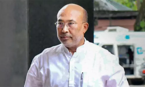 மணிப்பூர் பா.ஜ.க. முதல்-மந்திரி மீது கட்சிக்குள் அதிருப்தி : டெல்லியில் முகாமிட்ட எம்.எல்.ஏ.க்கள் மணிப்பூர் பா.ஜ.க. முதல்-மந்திரி மீது கட்சிக்குள் அதிருப்தி : டெல்லியில் முகாமிட்ட எம்.எல்.ஏ.க்கள்