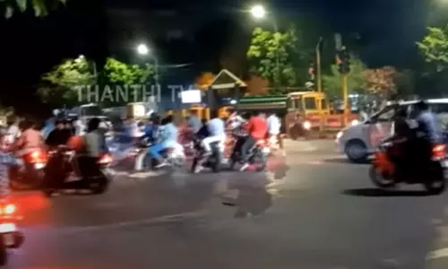 சென்னையில் நள்ளிரவில் மீண்டும் பைக் ரேஸ்: சினிமா பட பாணியில் விரட்டி விரட்டி பிடித்த போலீஸ்..!