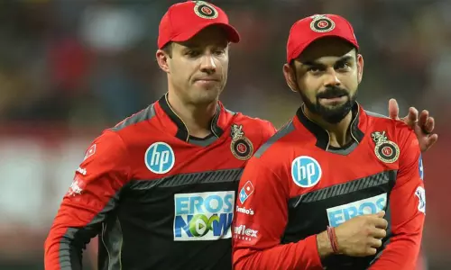 நம்பர் 17 ஆர்சிபி ஜெர்சியை வேறொரு வீரருக்கு வழங்குவீர்களா..? - டிவில்லியர்ஸ் அளித்த பதில்..!