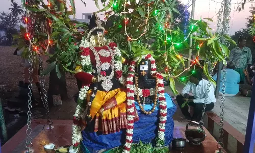 ஆதி அங்காள பரமேஸ்வரி கோவிலில் ஊஞ்சல் உற்சவம்