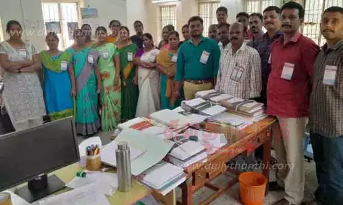 காவல்துறை அமைச்சு பணியாளர்கள் கோரிக்கை அட்டை அணிந்து பணிபுரிந்தனர்