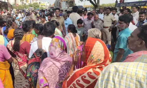 குடிநீர் வராததை கண்டித்து பொதுமக்கள் சாலை மறியல் குடிநீர் வராததை கண்டித்து பொதுமக்கள் சாலை மறியல்