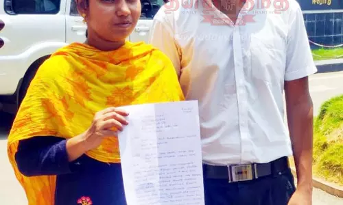 ஈரோடு மாவட்ட போலீஸ் சூப்பிரண்டு அலுவலகத்தில்பாதுகாப்பு கேட்டு காதல் ஜோடி தஞ்சம்