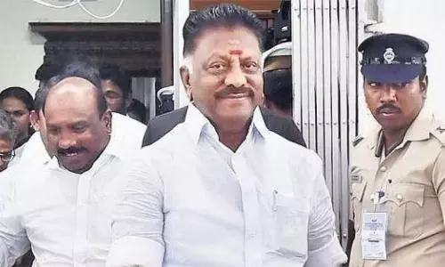 திருச்சியில் ஓபிஎஸ் தரப்பு மாநாடு - பந்தக்கால் நடப்பட்டது திருச்சியில் ஓபிஎஸ் தரப்பு மாநாடு - பந்தக்கால் நடப்பட்டது