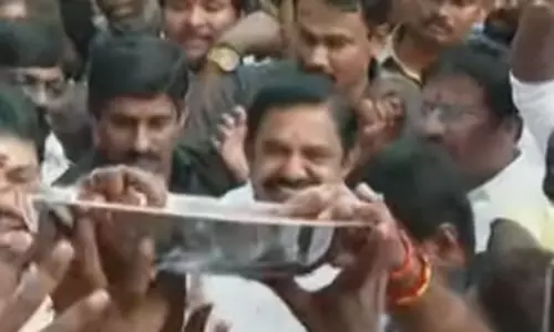 அதிமுக மாவட்ட செயலாளர்கள் கூட்டம் தொடங்கியது- அதிமுக மாவட்ட செயலாளர்கள் கூட்டம் தொடங்கியது-