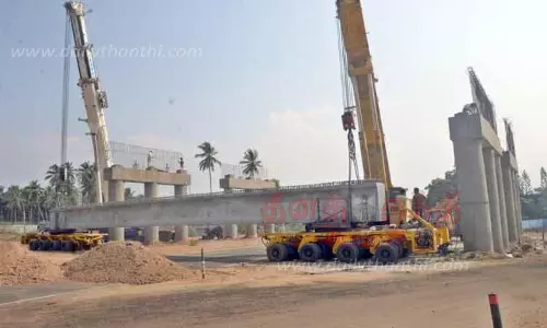 பொள்ளாச்சி-திண்டுக்கல் இடையே நான்கு வழிச்சாலை: மேம்பாலம் அமைக்கும் பணி தொடக்கம்