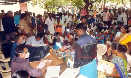 மாற்றுத்திறனாளிகளுக்கு அடையாள அட்டை வழங்கும் சிறப்பு மருத்துவ முகாம்