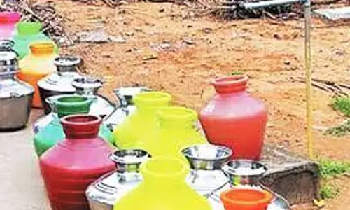 கடமலைக்குண்டுவில்குழாய் உடைப்பால் குடிநீர் தட்டுப்பாடு:பொதுமக்கள் அவதி கடமலைக்குண்டுவில்குழாய் உடைப்பால் குடிநீர் தட்டுப்பாடு:பொதுமக்கள் அவதி