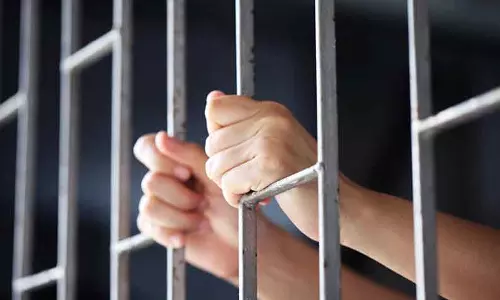 காவலாளியை சுட்டுக்கொன்ற 2 பேருக்கு ஆயுள் தண்டனை