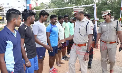 தர்மபுரியில் போலீசார் சார்பில்பொதுமக்கள் நல்லுறவு கைப்பந்து போட்டி