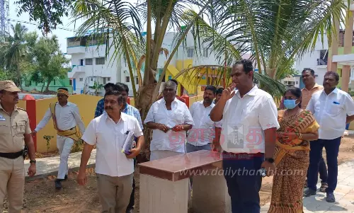 டி.கல்லுப்பட்டி, பேரையூர் பகுதிகளில்  வளர்ச்சி திட்ட பணிகளை விரைந்து முடிக்க வேண்டும் -கலெக்டர் அறிவுரை