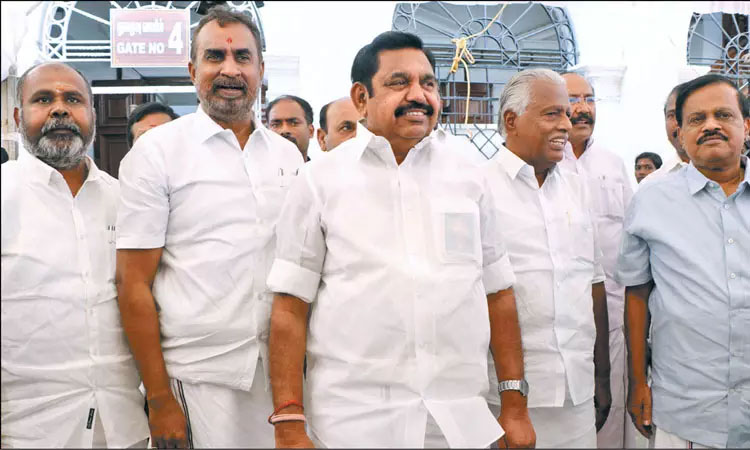 சட்டப்பேரவையில் இருந்து அதிமுக எம்.எல்.ஏக்கள் வெளிநடப்பு