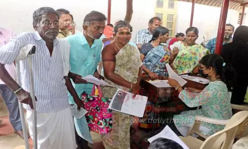 தேசிய அடையாள அட்டை வழங்க சிறப்பு முகாம்