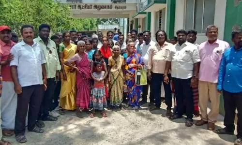 குடியிருக்க மாற்று இடம் வழங்கக்கோரிசப்-கலெக்டர் அலுவலகத்தை பொதுமக்கள் முற்றுகைசிதம்பரத்தில் பரபரப்பு