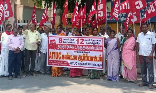 தர்மபுரியில்ஏ.ஐ.டி.யு.சி. தொழிற்சங்கத்தினர் ஆர்ப்பாட்டம்