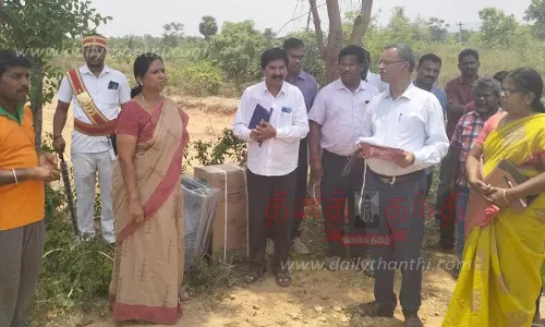 மானியத அள்ளியில்வேளாண் அடுக்குத்திட்ட பணிகளை கலெக்டர் சாந்தி ஆய்வு