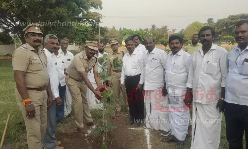 பேளாரஅள்ளி அரசு மேல்நிலைப்பள்ளியில்மூலிகை செடி தோட்டத்தை மாவட்ட போலீஸ் சூப்பிரண்டு ஆய்வு