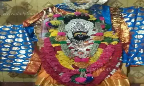 அம்மனுக்கு சிறப்பு அபிஷேகம் அம்மனுக்கு சிறப்பு அபிஷேகம்