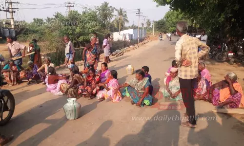 குடிநீர் வழங்க கோரி பொதுமக்கள் சாலை மறியல்