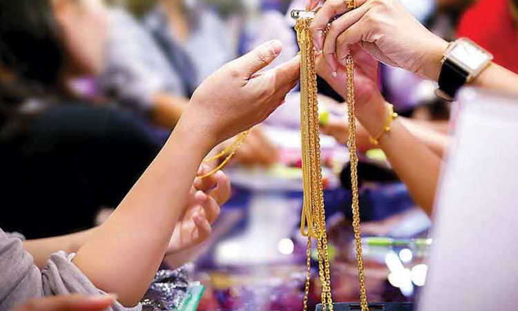 அட்சய திருதியை: காலை 6 மணிக்கே திறக்கப்பட்ட நகைக்கடைகள்.. அலைமோதிய கூட்டம்